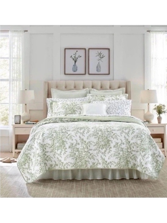 Laura Ashley Other - Laura Ashley ~ FULL/QUEEN Bedford Quilt Set ~ Green ~ Reversible All-Season